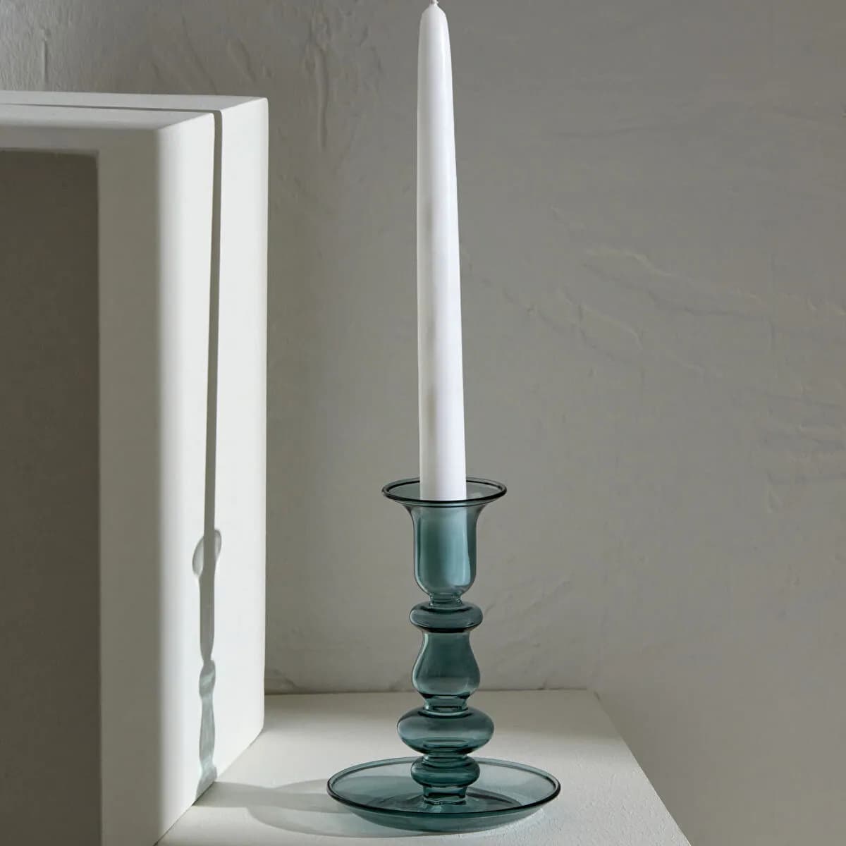 شمعدان زجاجي كاراجا هوم أليس أخضر 13×10 سم