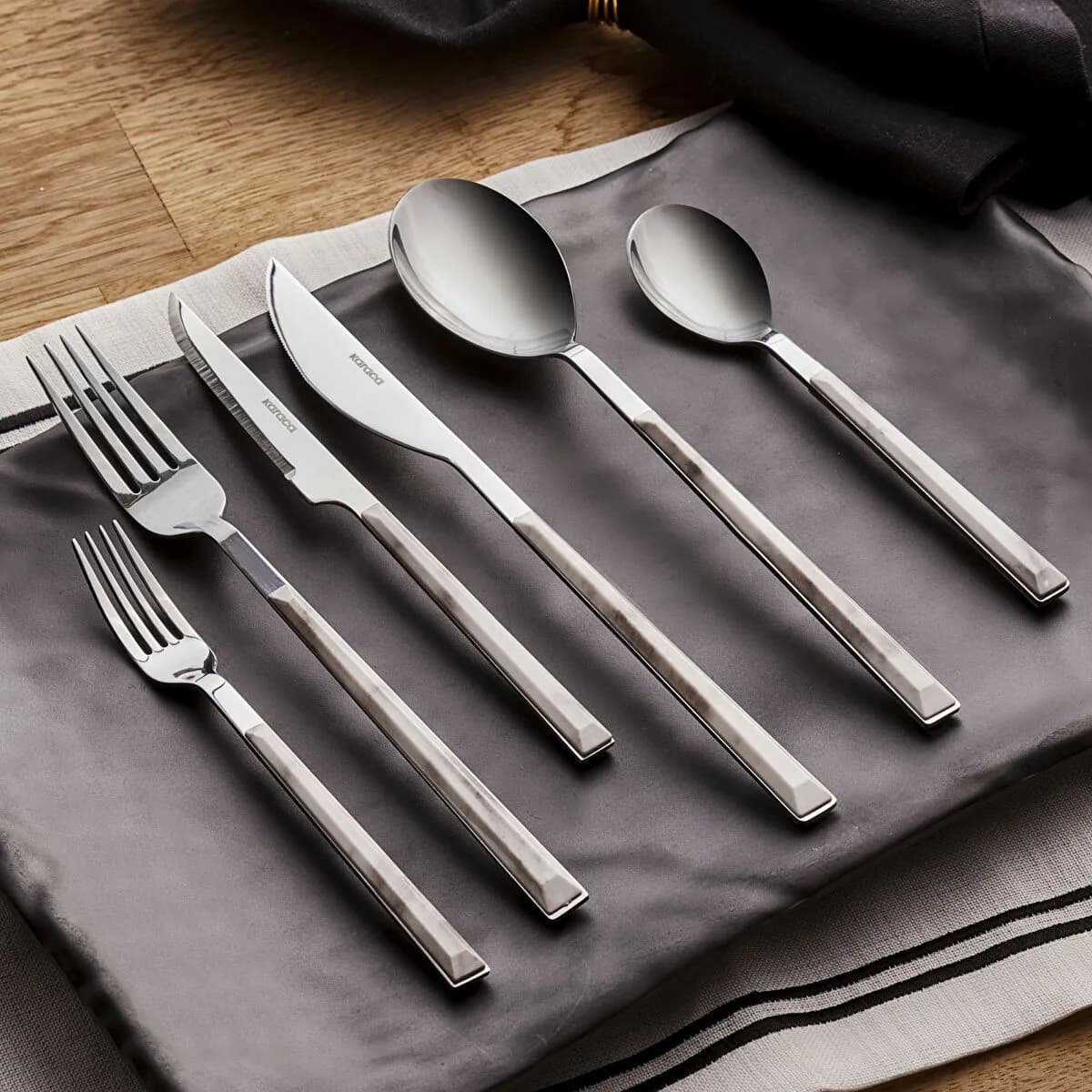 كاراجا ليدا طقم أدوات مائدة أبيض 36 قطعة لـ 6 أشخاص