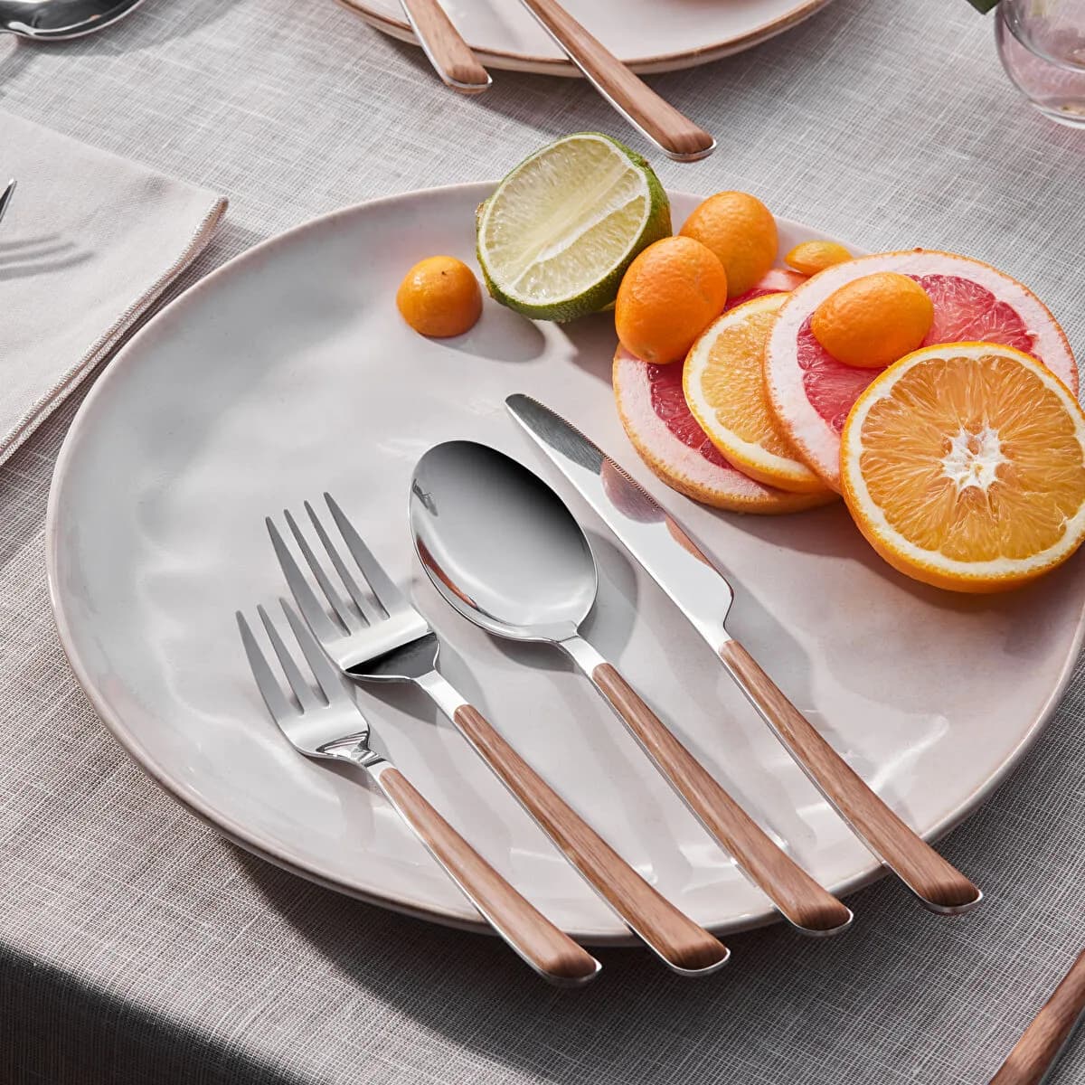 كاراجا ميليا طقم أدوات مائدة بلاتين 24 قطعة لـ 6 أشخاص