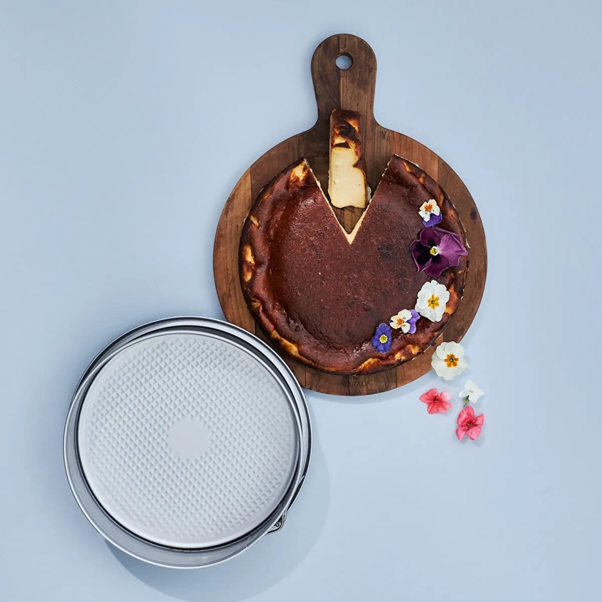 كاراجا نيمبوس قالب كيك بقفل جانبي (سبرينج فورم) 26 سم