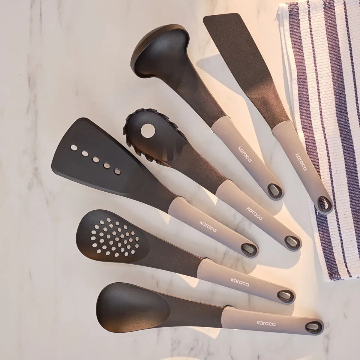 كاراجا رو طقم تقديم 7 قطع مع حامل