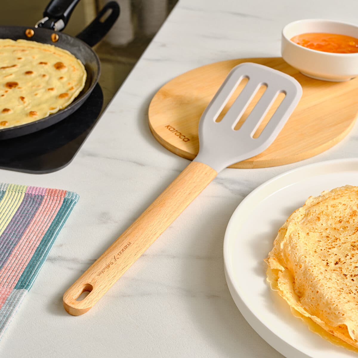 كاراجا x رفيقة جادجيتس سباتولا سيليكون بفتحات ومقبض خشبي