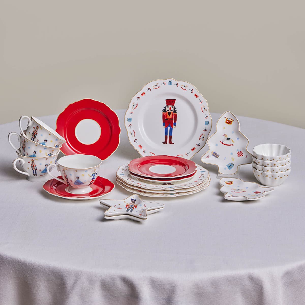 كاراجا طقم إفطار "كسارة البندق" لليلة رأس السنة 20 قطعة لـ 4 أشخاص