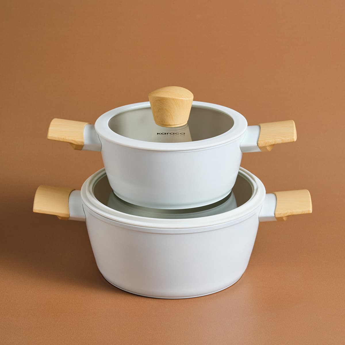 طقم ميدي كاراجا x رفيقة سويس كريستال ألموند كريم 4 قطع مع قاعدة حث