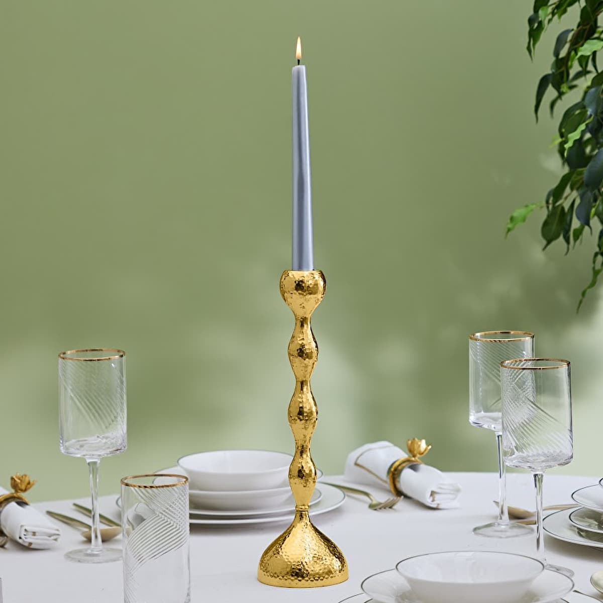 شمعدان كاراجا هوم أرلين ذهبي 26 سم