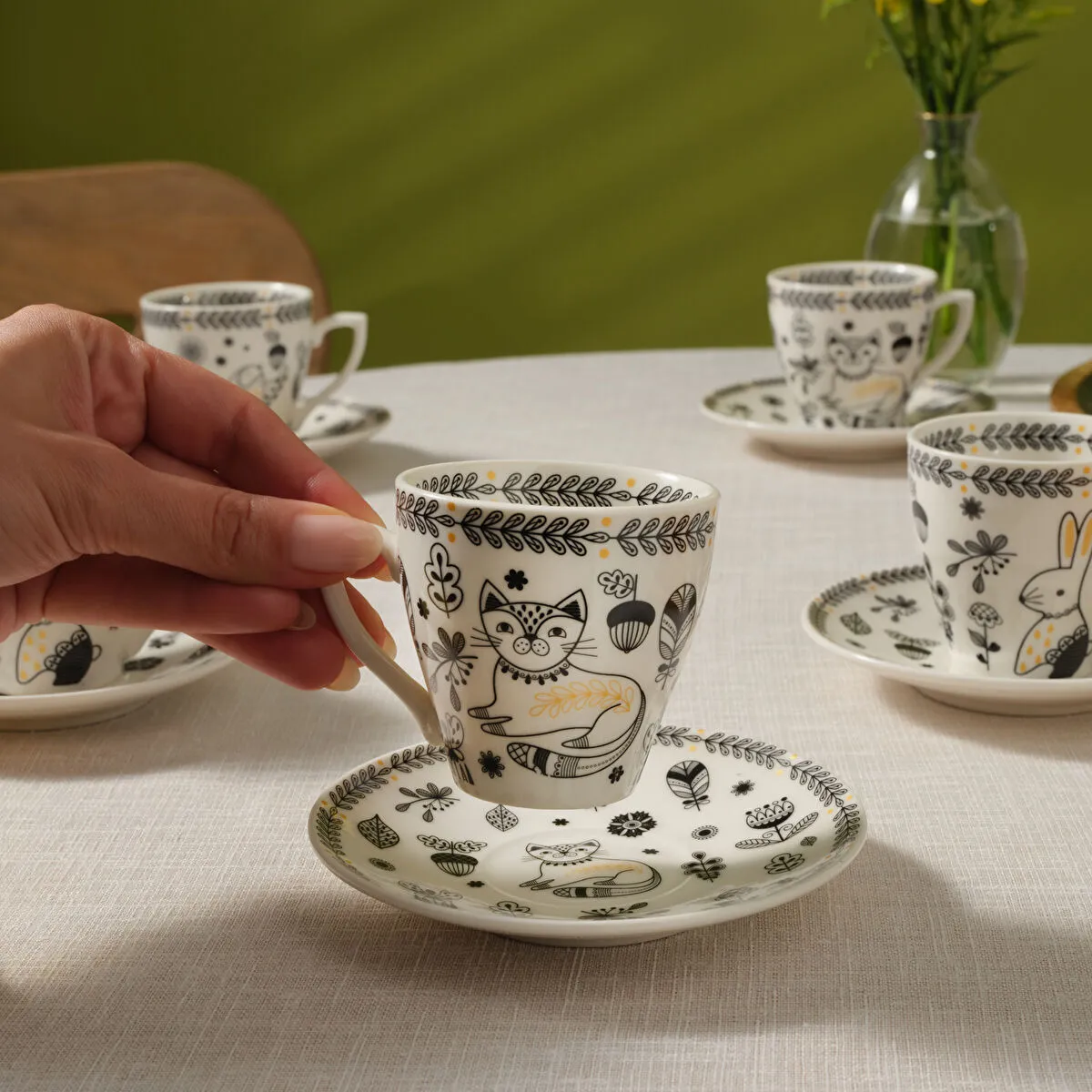 أسود وأبيض image 4