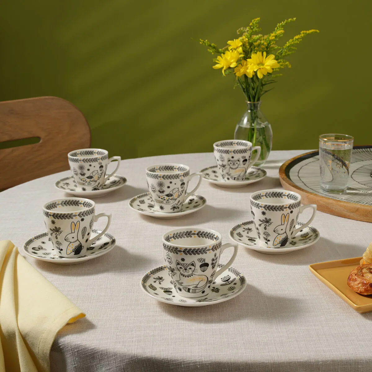 أسود وأبيض image 1