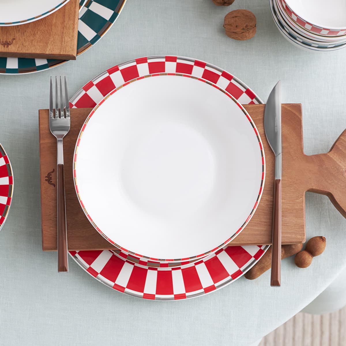 كاراجا آريس طبق عشاء أحمر 22 سم